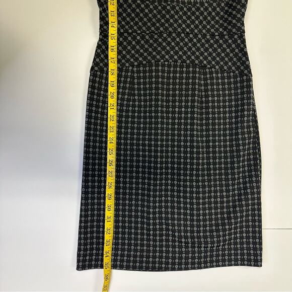 Banana Republic Black and Gray Patterned Sheath Dress - Size 0 - Picture 10 of 13
